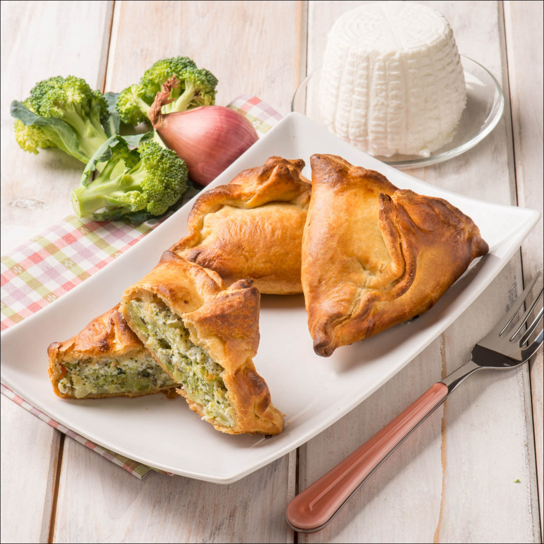 Panzerotti con broccoli e acciughe