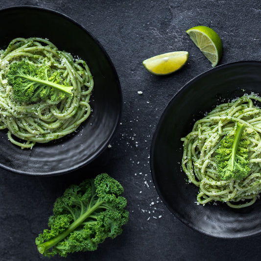 Spaghetti al pesto di cavolo nero e acciughe