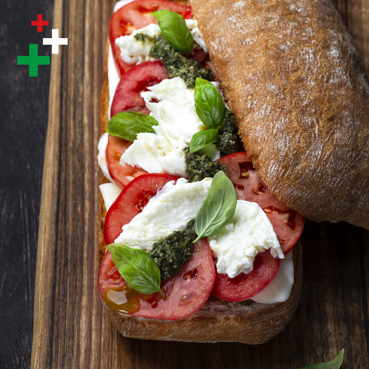 Panino burrata, pomodorini secchi, pesto