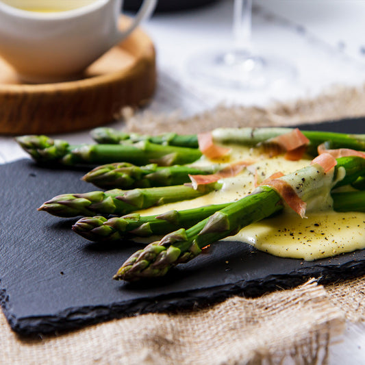 ASPARAGI CON SALSA OLANDESE E PROSCIUTTO CRUDO